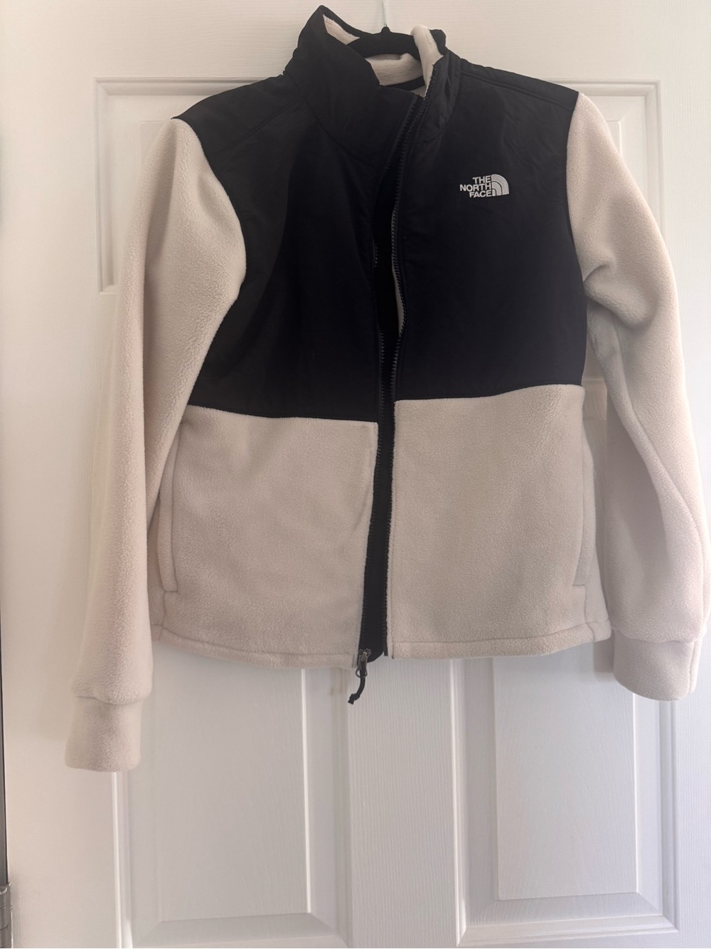 The North Face Women’s Two-Tone Fleece Jacket - Black & Cream Medium fits snug